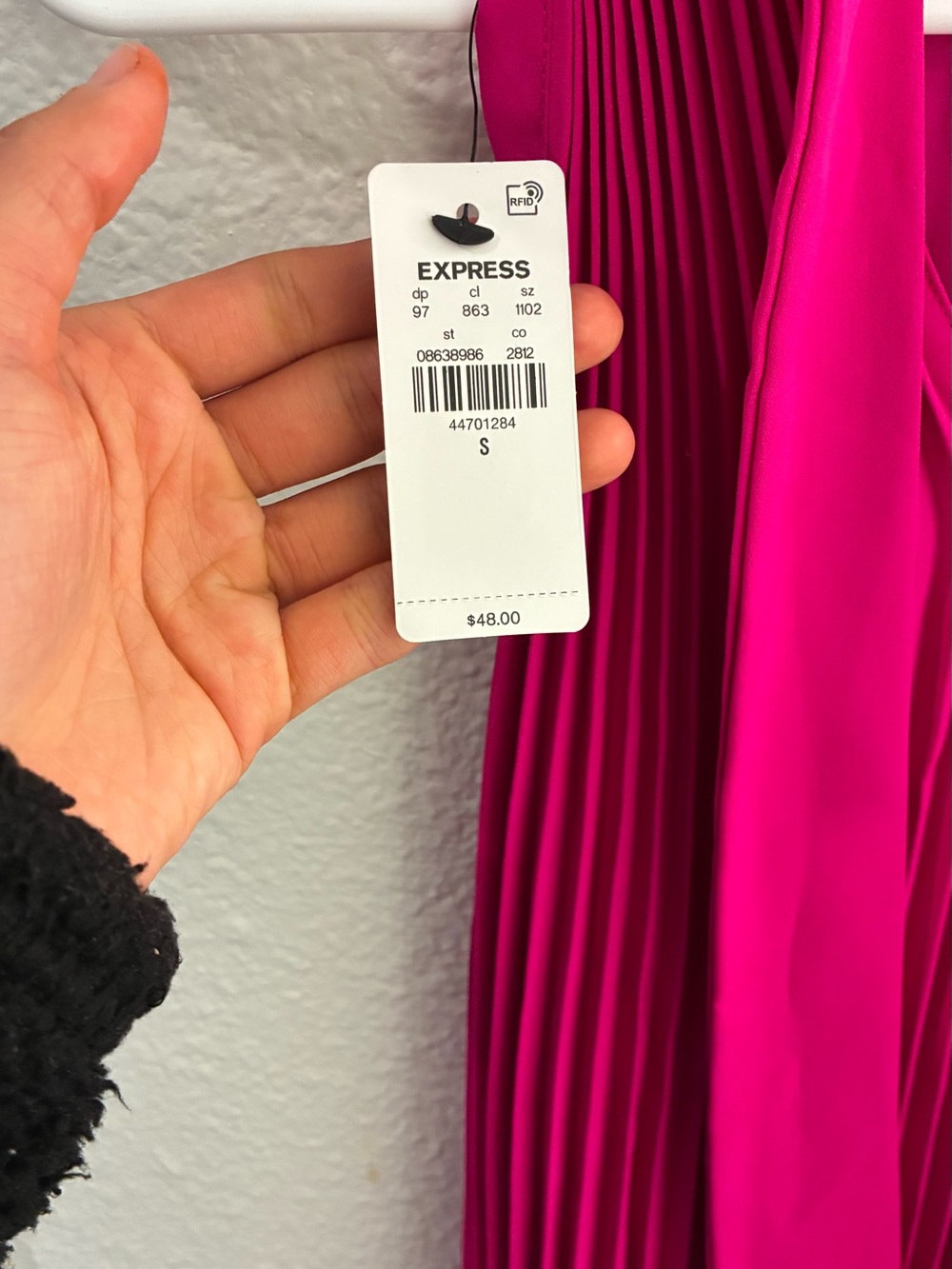 Express Fuchsia Pleated Sleeveless Blouse - Picture 3 of 3